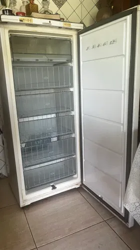 FREEZER VERTICAL BRD37A 260 LITROS