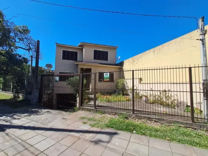Sobrado para Aluguel no Cristo Redentor com 220m² e 3 dormitórios/quartos disponível