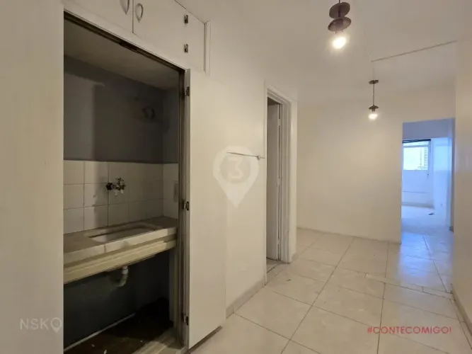 Sala Comercial 33m² com Divisórias | 1 Vaga | Ideal para Consultório ou Advocacia | Av. Br