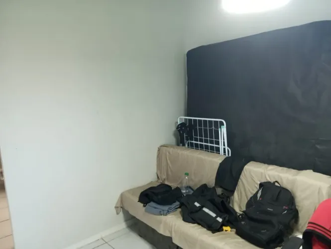Kitnet com 1 vaga de garagem rotativa, dividido em 2 ambientes, 2 janelas, Escritura Públi
