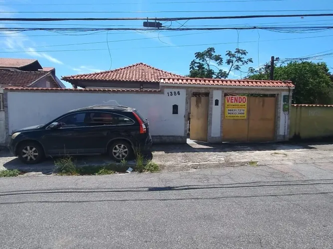     Casa à Venda com Amplo Quintal e Espaçosa Área Externa