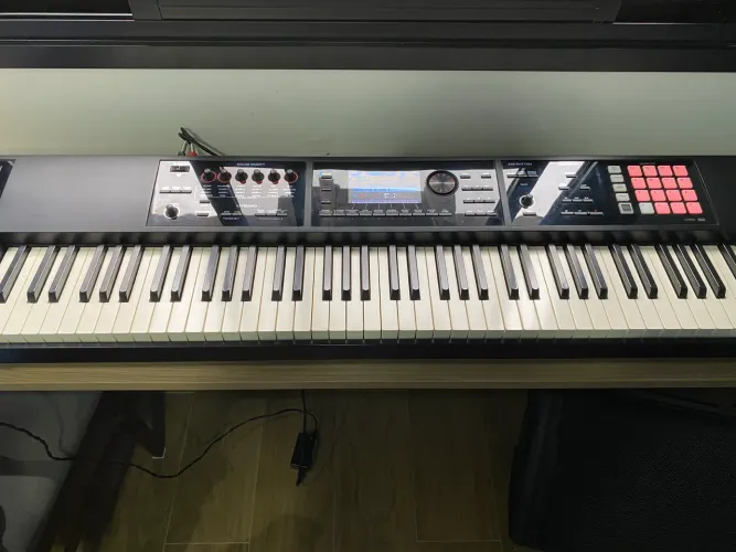 Teclado Roland FA 08