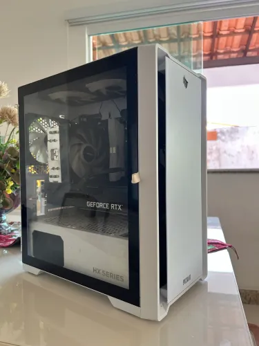GABINETE PICHAU HX550 W, MID-TOWER, LATERAL DE VIDRO