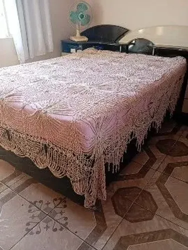 Colcha de casal em crochê artesanal feita à mão cor cru com bico trabalhado