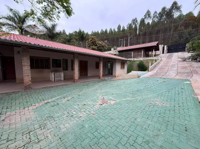 Chácara no Paião Guararema | 2.306 m², 2 casas e estrutura para animais