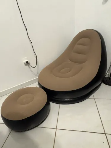 Poltrona Inflável com Puff