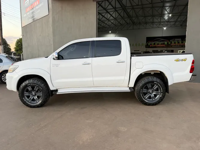 Toyota Hilux CD SRV 4X4 2.7 Flex 16V Aut. 2015