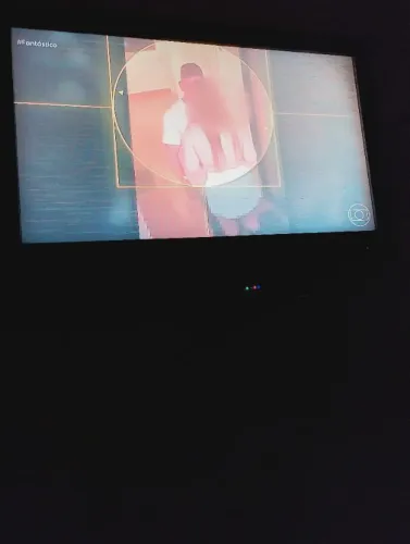 TV 40" com 5 anos de uso em bom estado