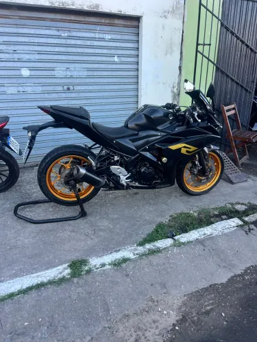 Yamaha R3 