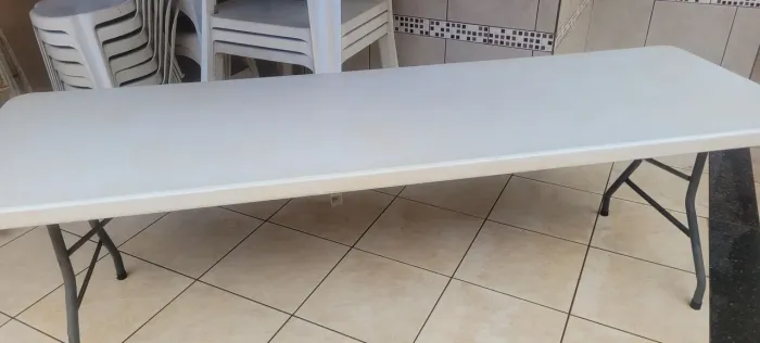 Mesa com pés dobráveis (2,4m x 0,75m)
