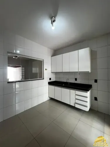 Casa com 03 dormitórios para alugar no bairro Parque Palestra
