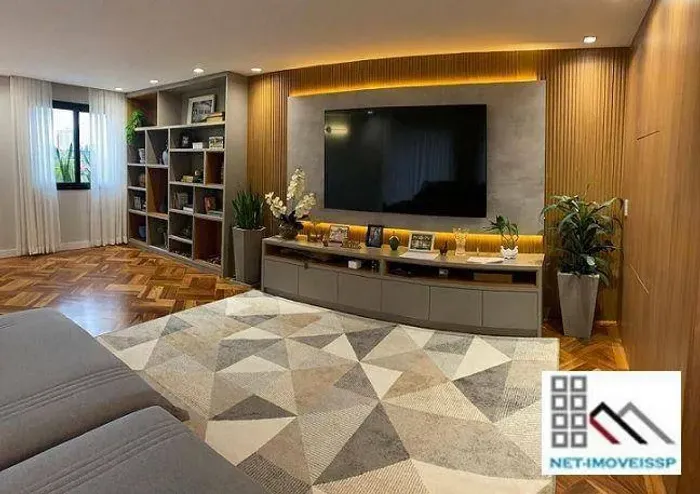 ALUGA CASA EM CONDOMÍNIO 4 DORMITÓRIOS (500m²), 4 SUÍTES, VARANDA, 7 VAGAS. LUXUOSA E EXCL