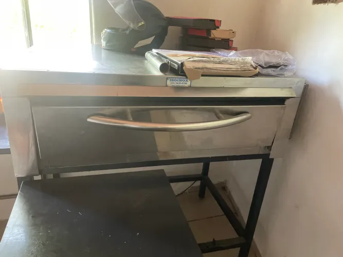 Vendo forno elétrico 220 wts com transformador para 110 excelente estado de novo 