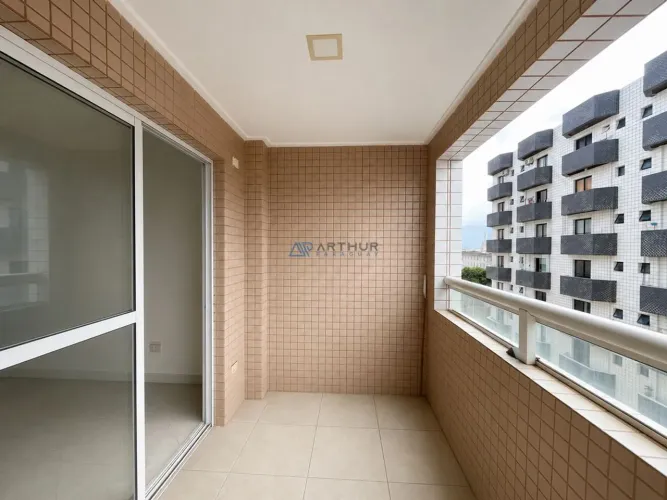 Apartamento à venda em Praia Grande com 2 quartos, 1 banheiro, 1 vaga e 57m²