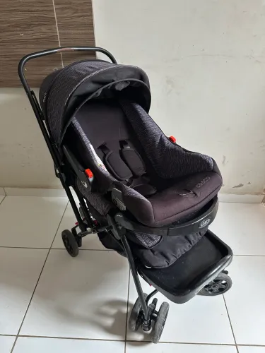 Carrinho de bebê + bebê conforto