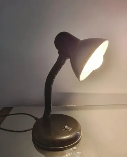 Luminária de Mesa articulada modelo E-27 DECORLUX.