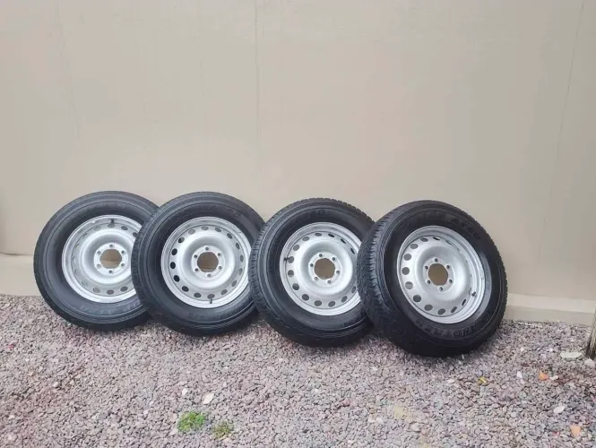 Conjunto de rodas Aro 17 da Hilux de ferro ano 2024 seminovo