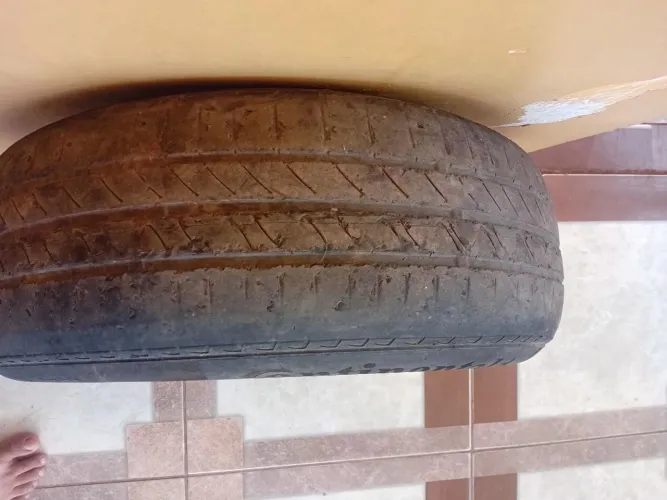 Pneu aro 15 ta mais que meia vida,bom pra usar.