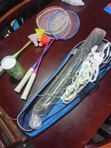 Kit completo de Badminton da Artengo (contendo 4 raquetes, rede, postes e petecas) SÓ HOJE