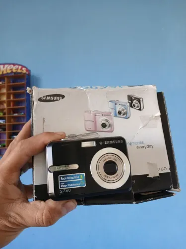 Câmera digital Samsung 7.2 mp s760 na caixa, completa