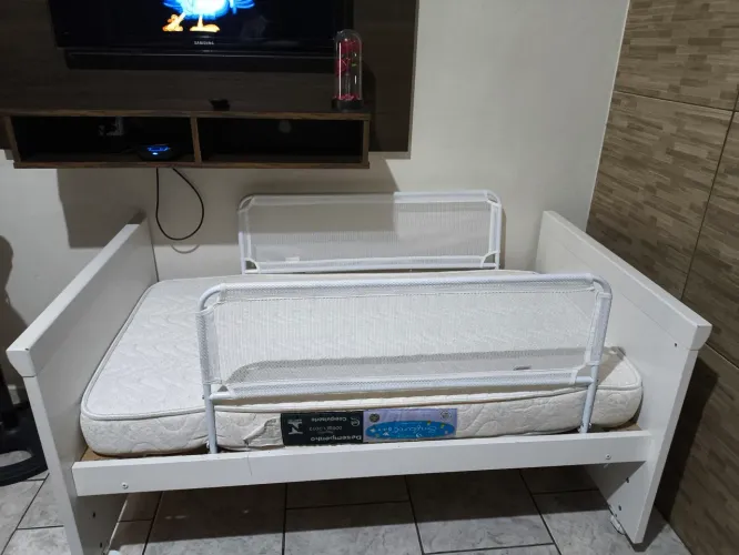 Cama infantil com grades 