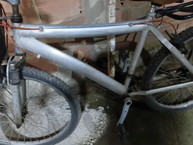 Bicicleta de alumínio com macha aceito cartão