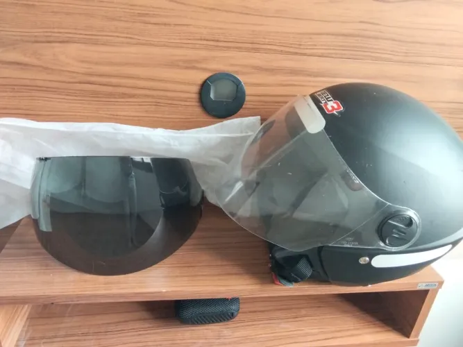 Capacete mais duas viseiras