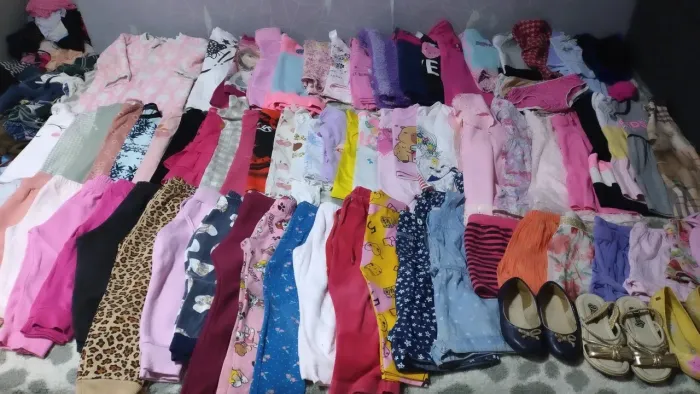 Lote de roupas de menina veste 2/3/4 anos com 70 peças