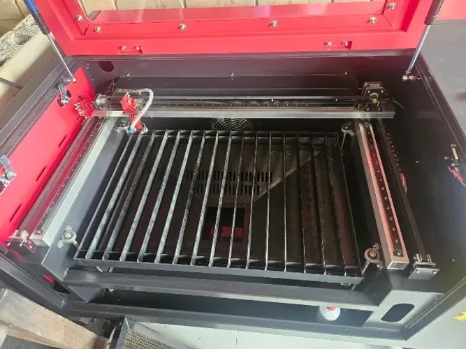 Vendo Máquina de Corte e Gravação a Laser CO2, modelo L64. Parcelo no cartão 