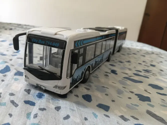 Ônibus Fast lane plástico bem duro ônibus sanfona letreiro muda portas abrem faltando uma