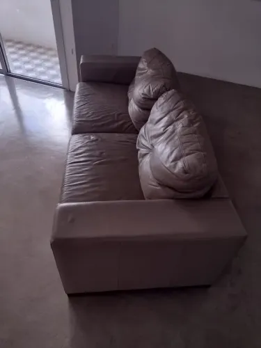 Sofá couro 2 lugares