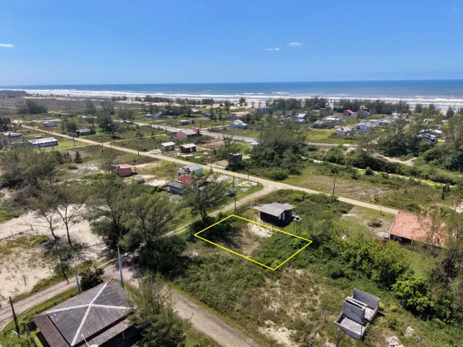 Terreno pronto para construir a poucos metros do Mar!