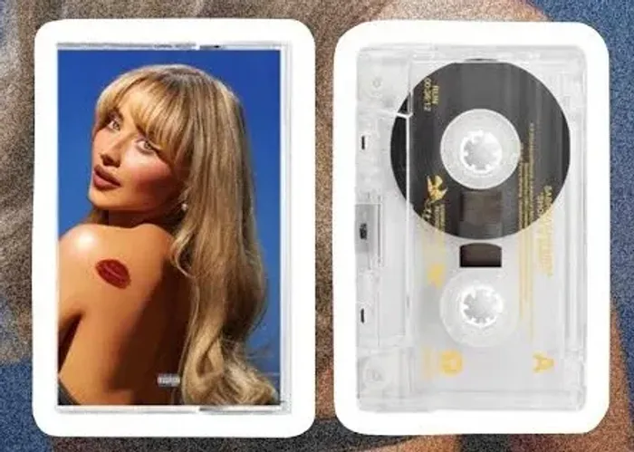 Sabrina carpenter fita cassette short n sweet nova