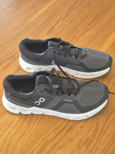 Tenis ON Cloudrunner 2