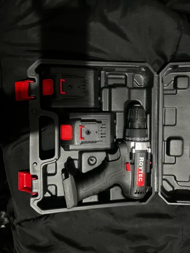 Furadeira e Parafusadeira Roytec 21V - 2 Baterias + Maleta