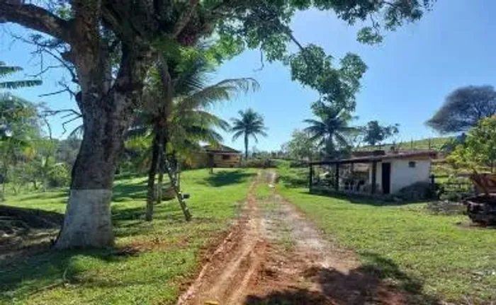 Sítio para Venda em Cachoeiras de Macacu, Japuíba, 2 dormitórios, 1 banheiro, 1 vaga