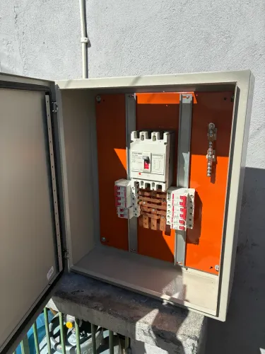 Quadro Elétrico Industrial com Disjuntor Caixa Moldada 225A e Disjuntores Steck