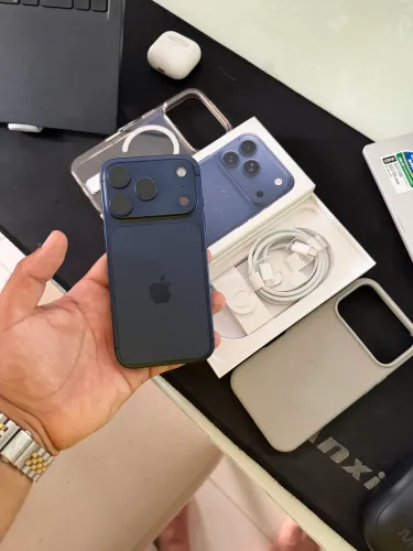 Vendo iPhone 17 pro (Azul) - 256 gb