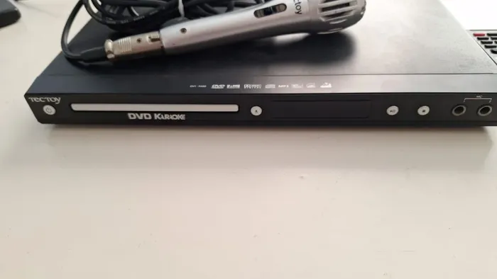 DVD Karaoke TecToy DVT-F650 com Controle e Microfone