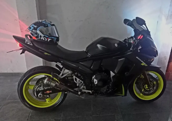 Vendo ou troco apenas por gsx750 ou kawasaki 636