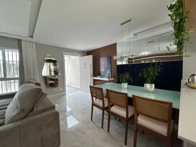 SOBRADO TRIPLEX EM BALNEÁRIO CAMBORIÚ - À VENDA