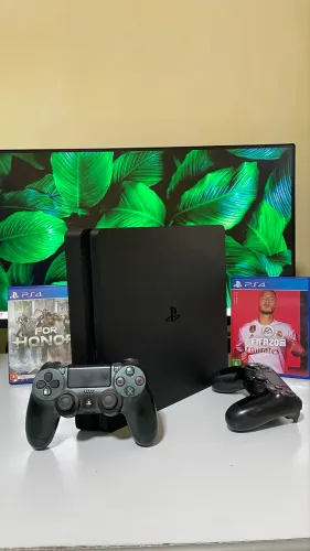 PlayStation 4 Slim - 2 Jogos