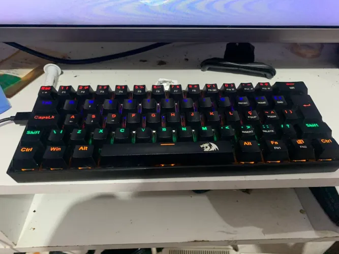 Vendo esse teclado USB mecânico 