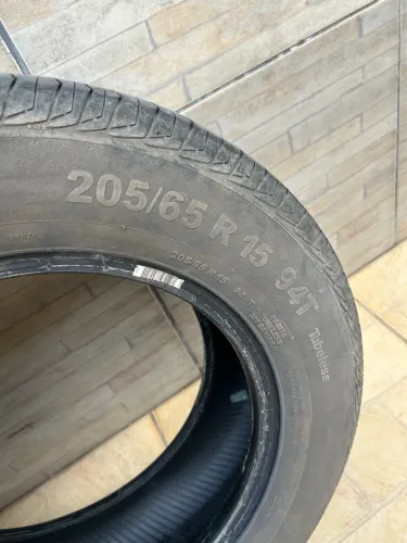 Par de pneus Continental 205/65 R15 94T