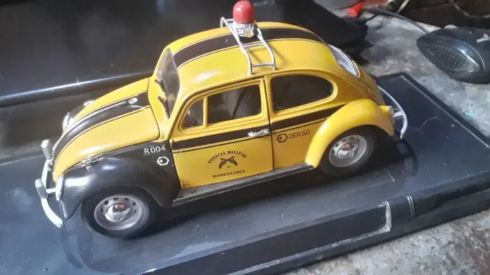 miniatura fusca da policia militar rodoviária escala 1/18