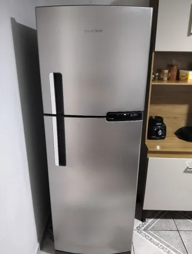 Geladeira semi nova Brastemp 