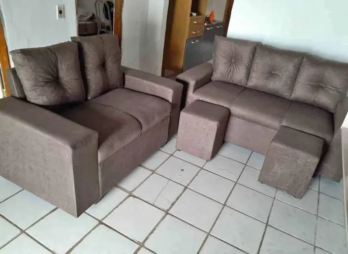 Conjunto de sofás 2 e 3 lugares com 2 pufes!