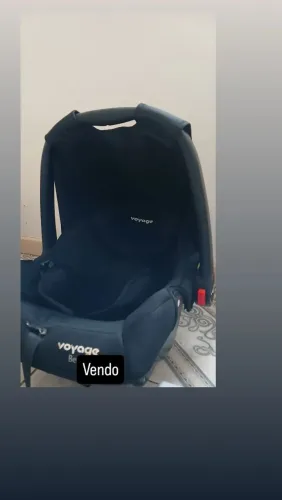 Bebê conforto usado, com algumas marcas de uso