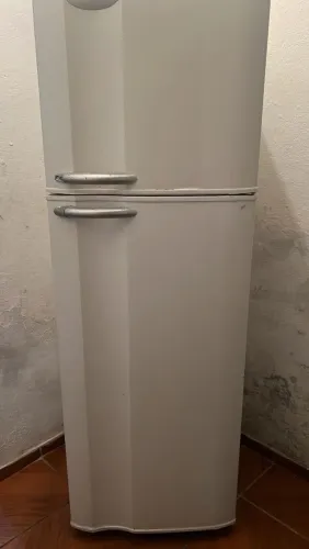 Vende-se geladeira em perfeito estado