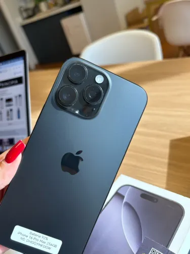 DISPONIVEL | 16 Pro Max 256GB 92% ZERO